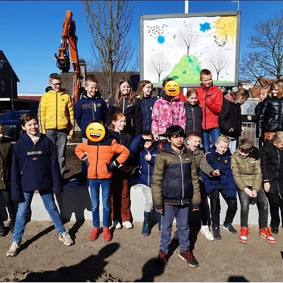 Afbeelding Groep 6 en de boomplantdag
